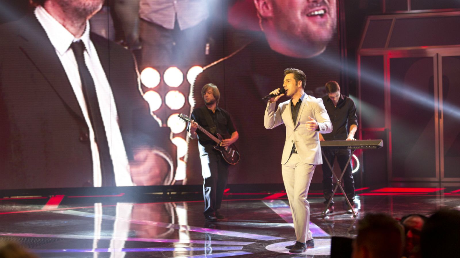 Hit-La Canción- 'Tus manos' es el hit elegido por Bustamante