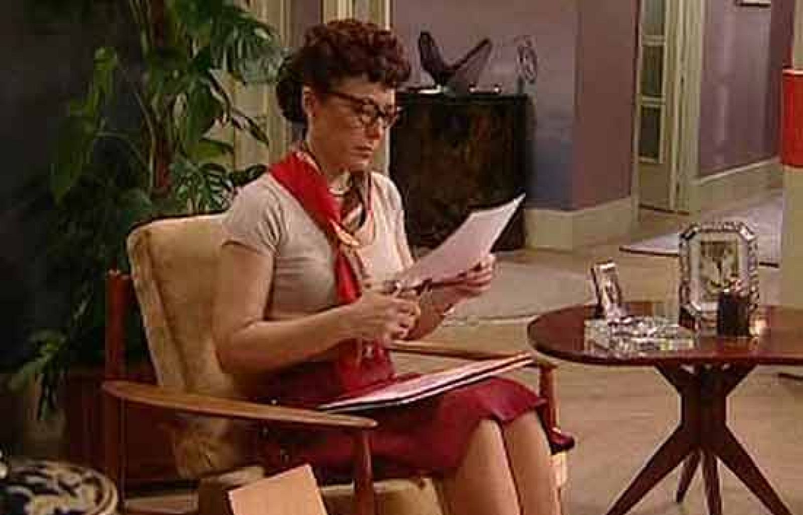 Amar - Encarna rompe la foto de familia | Ver