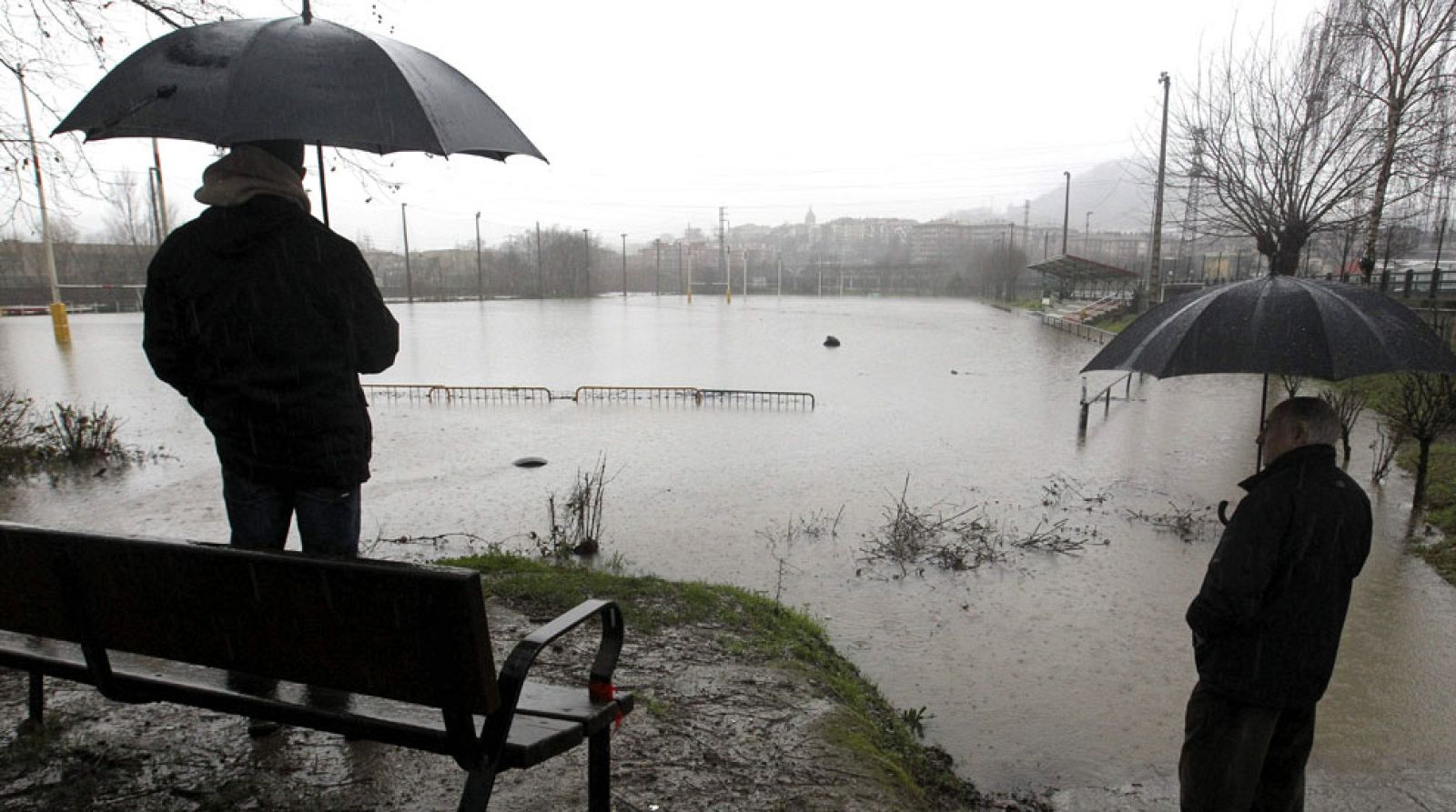 El temporal de viento, lluvia, nieve y olas mantiene en alerta a 48 provincias