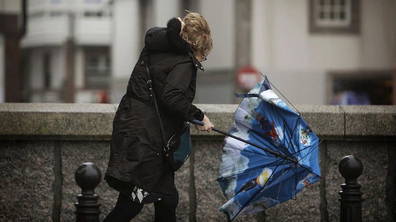 Toda España, excepto Canarias, en alerta por viento y fuerte oleaje