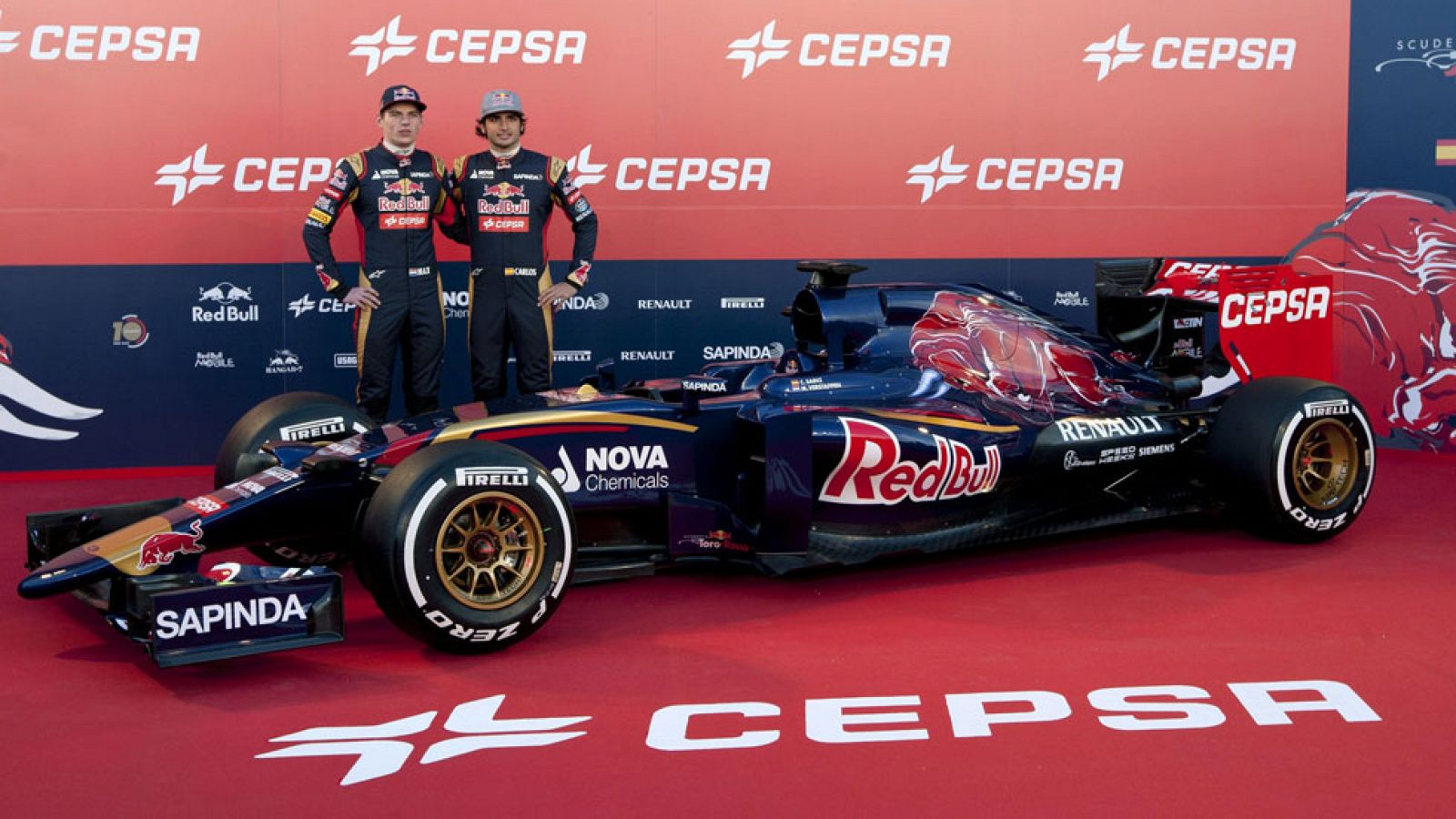 El Toro Rosso de Carlos Sainz ve la luz en Jerez | Ver