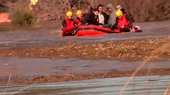 España Directo - Evacuados 40 vecinos de Zaragoza por la crecida del Ebro
