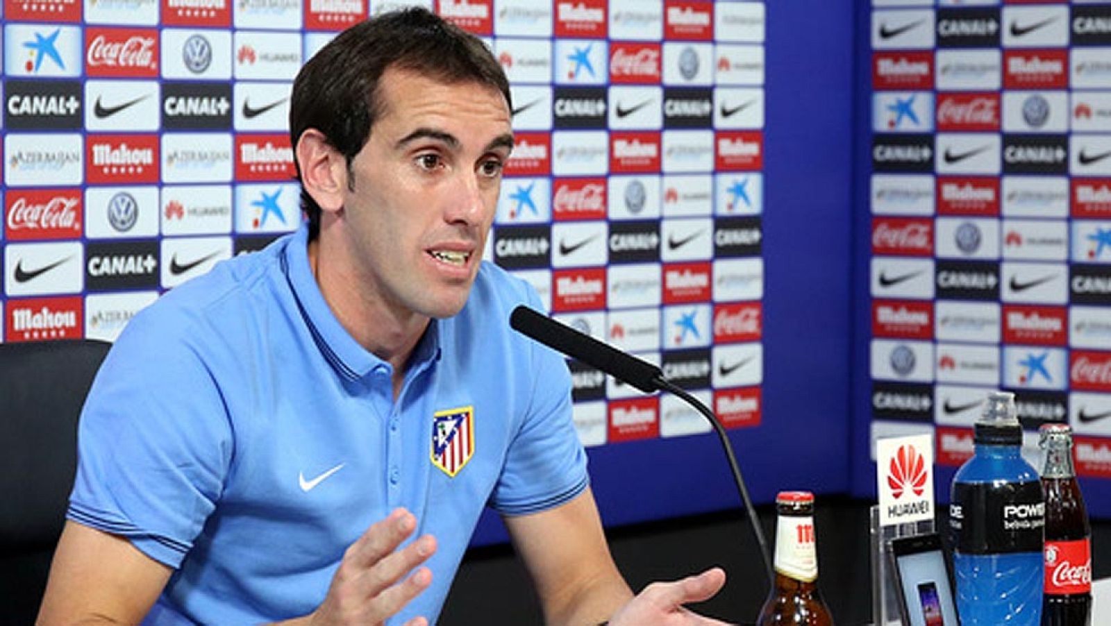 Godín, harto de que hablen del juego violento del Atlético