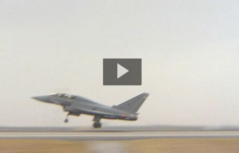 Dos aviones rompen la barrera del sonido y causan la alarma en Málaga | Ver