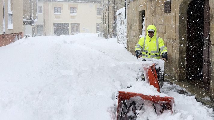 Telediario 1 - ¿Cómo se enfrentan al frío los trabajadores al aire libre?