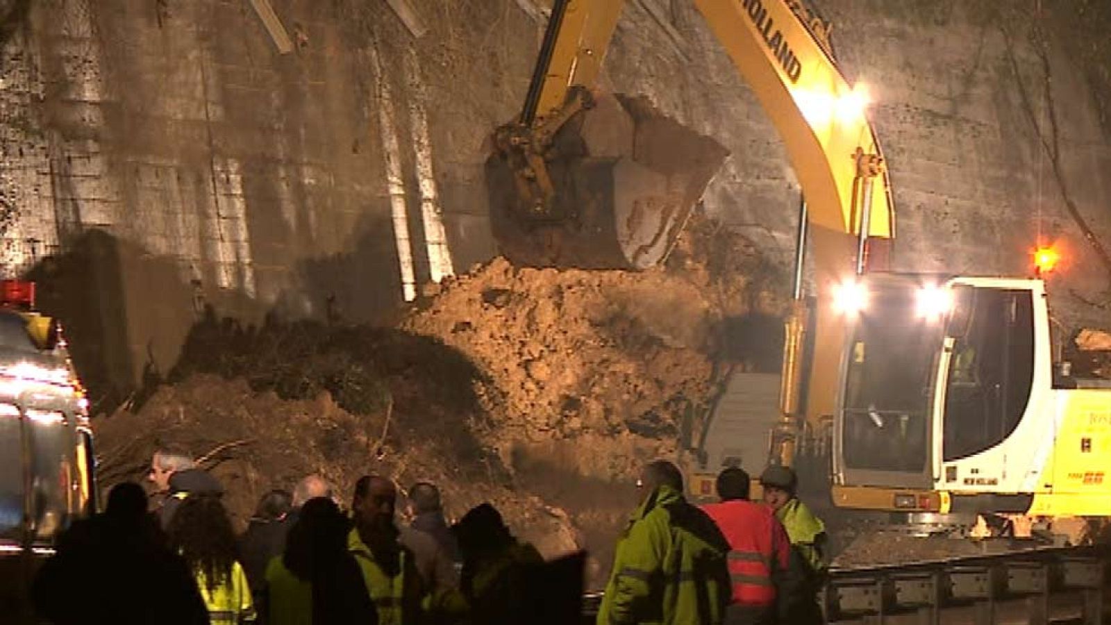 El temporal remite pero se mantienen las complicaciones en carreteras