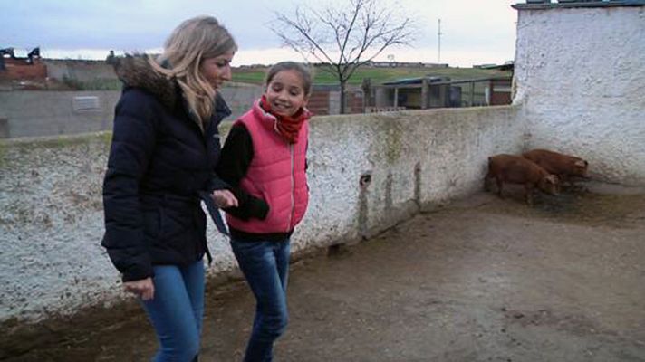 Aquí la Tierra - Conocemos a la niña del cerdito