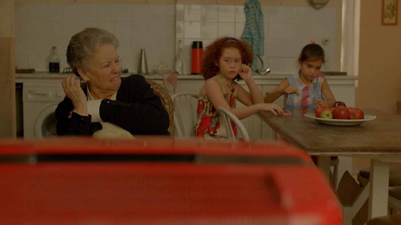 Cuéntame cómo pasó - Herminia se reencuentra con la marihuana