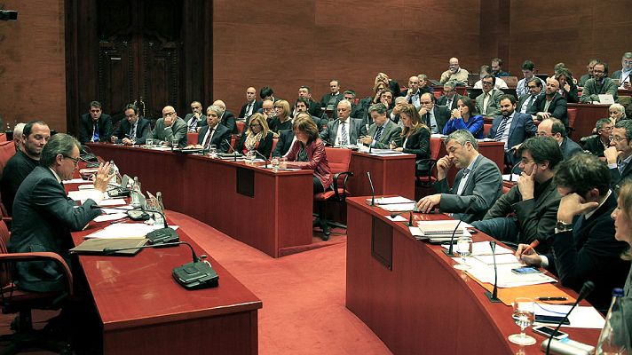 Telediario 1 - La oposición cuestiona que Mas no supiera nada de la fortuna oculta de los Pujol