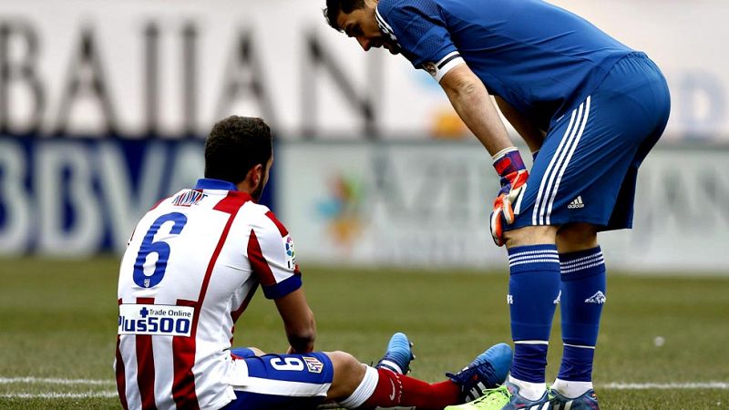 El temporal de frío ha dejado helado a más de un equipo. Caras de dolor, manos a la parte posterior del muslo y camino a los vestuarios antes de tiempo. Koke, Mbia, Aspas, Mikel González, Khedira o Koke son los últimos en caer.