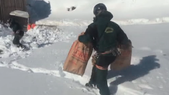 España Directo - Varios helicópteros llevan víveres a pueblos aislados