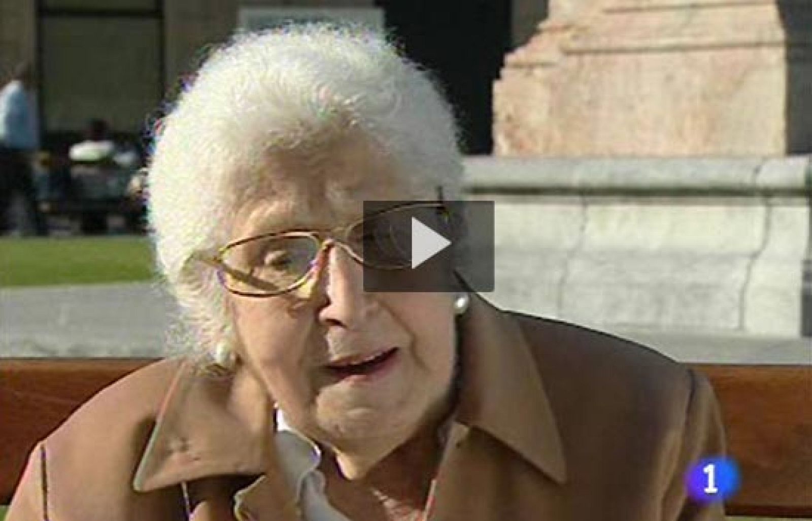 Tsilla Chelton pasea con Carlos del Amor | Ver