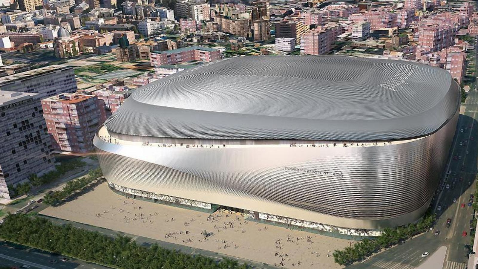 El actual proyecto para remodelar el Santiago Bernabeu está en muy mal momento. Incluía nuevas infraestructuras en La Castellana y una cubierta completa del estadio. El proyecto ha sido anulado por el Tribunal Superior de Justicia de Madrid.