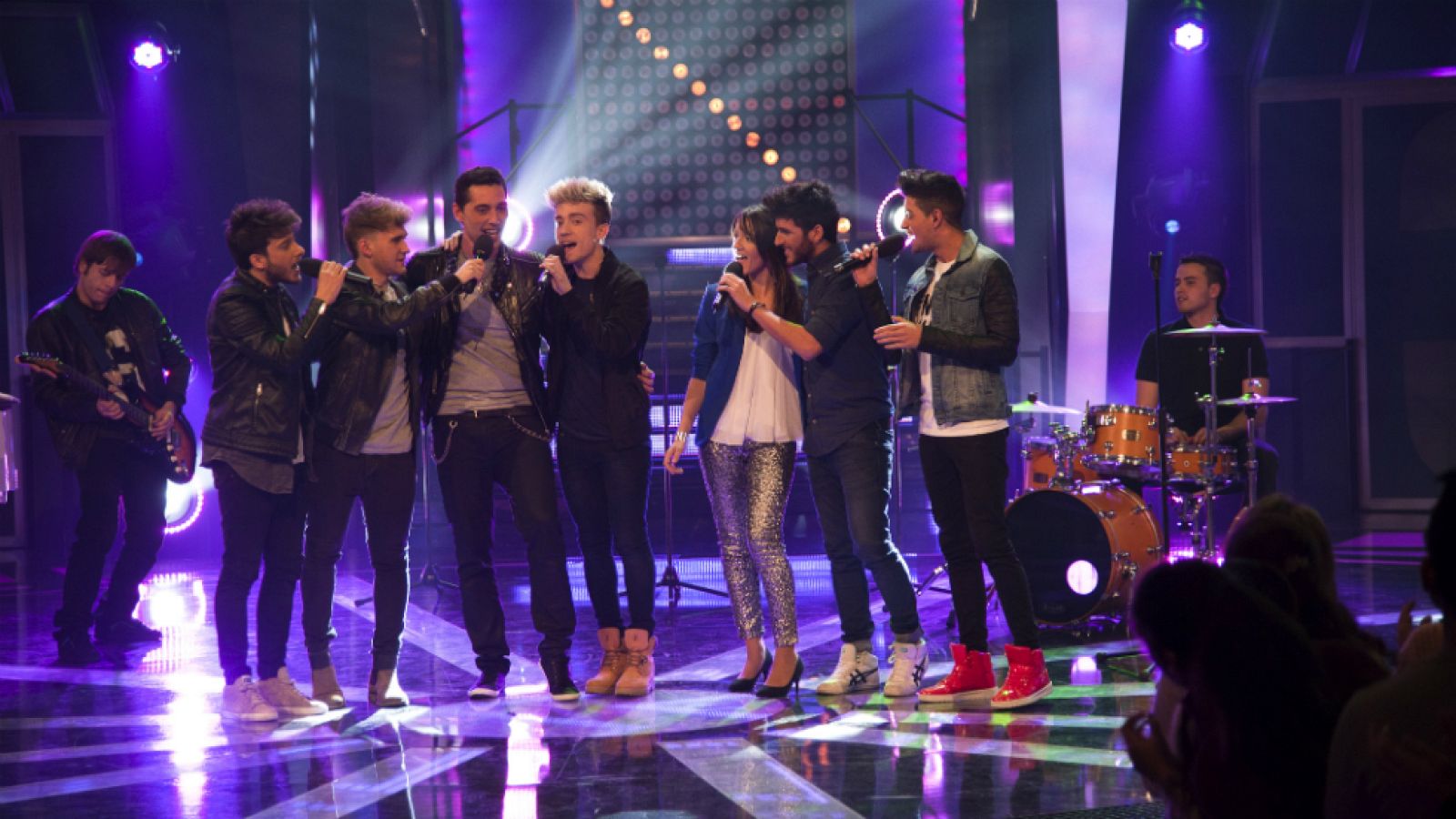 Hit-La Canción- Auryn interpreta 'Tic tac', un éxito en español