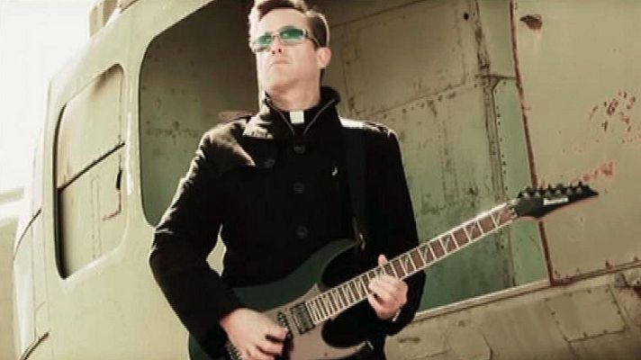 Telediario 1 - Tres curas crean un grupo de rock para recuperar fieles