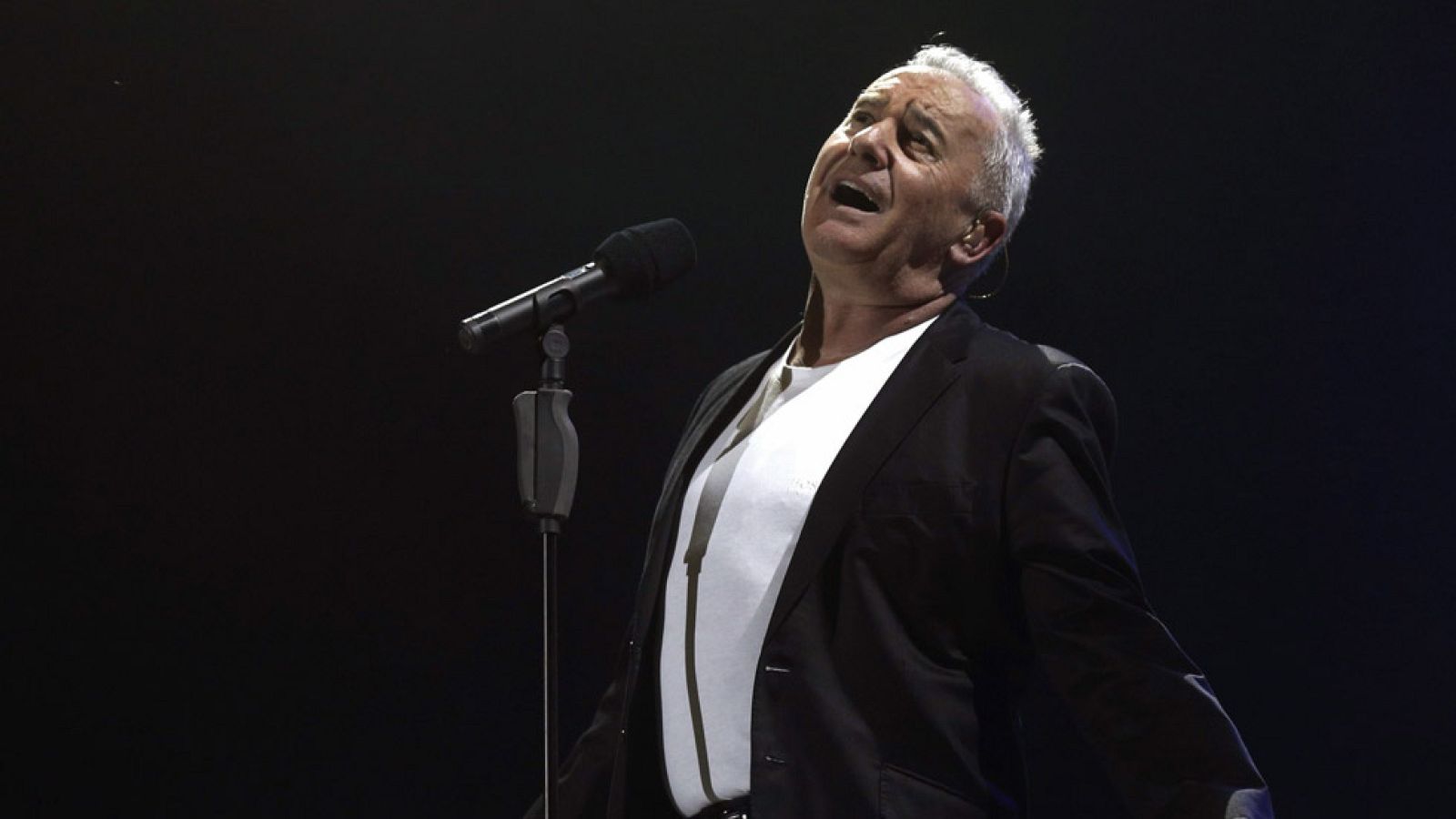 Víctor Manuel celebra su medio siglo en la música con un concierto en Madrid