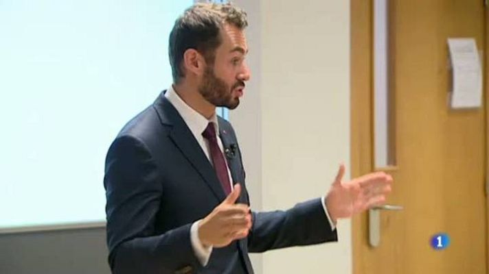 L'Informatiu - Tècniques per a perdre la por a parlar en públic