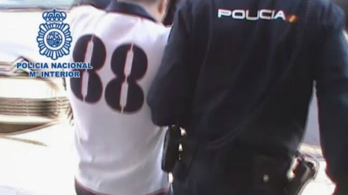 Telediario 1 - Detenci��n 'ultrasur'