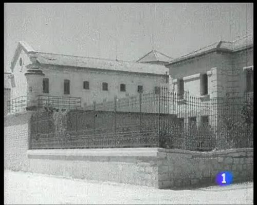 Amar en tiempos revueltos - Juanito Grande visita al Chico