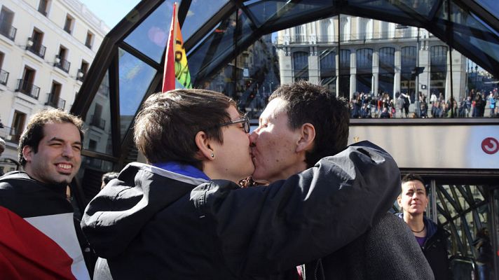 Telediario 1 - Igualdad y comprensión para transexuales