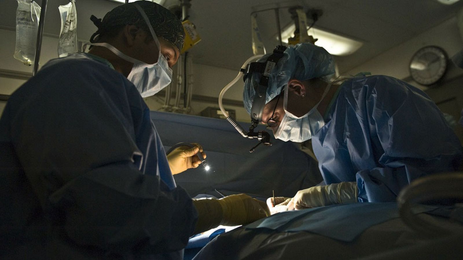 Trasplantan una mano biónica artificial a tres pacientes austríacos