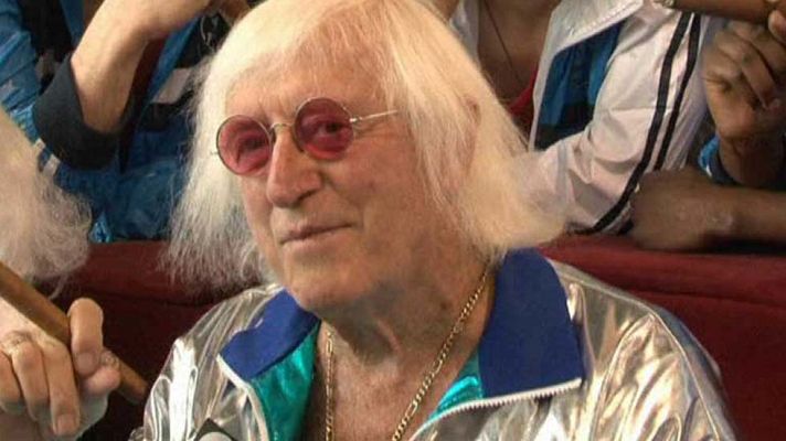 Telediario 1 - El expresentador de la BBC Jimmy Savile abusó de 63 pacientes en un hospital, según un informe
