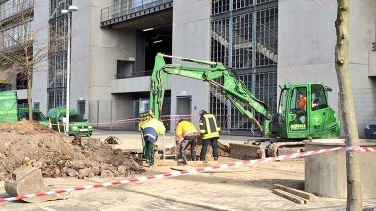 Desactivan una bomba de la Segunda Guerra Mundial en el campo del Dortmund | Ver