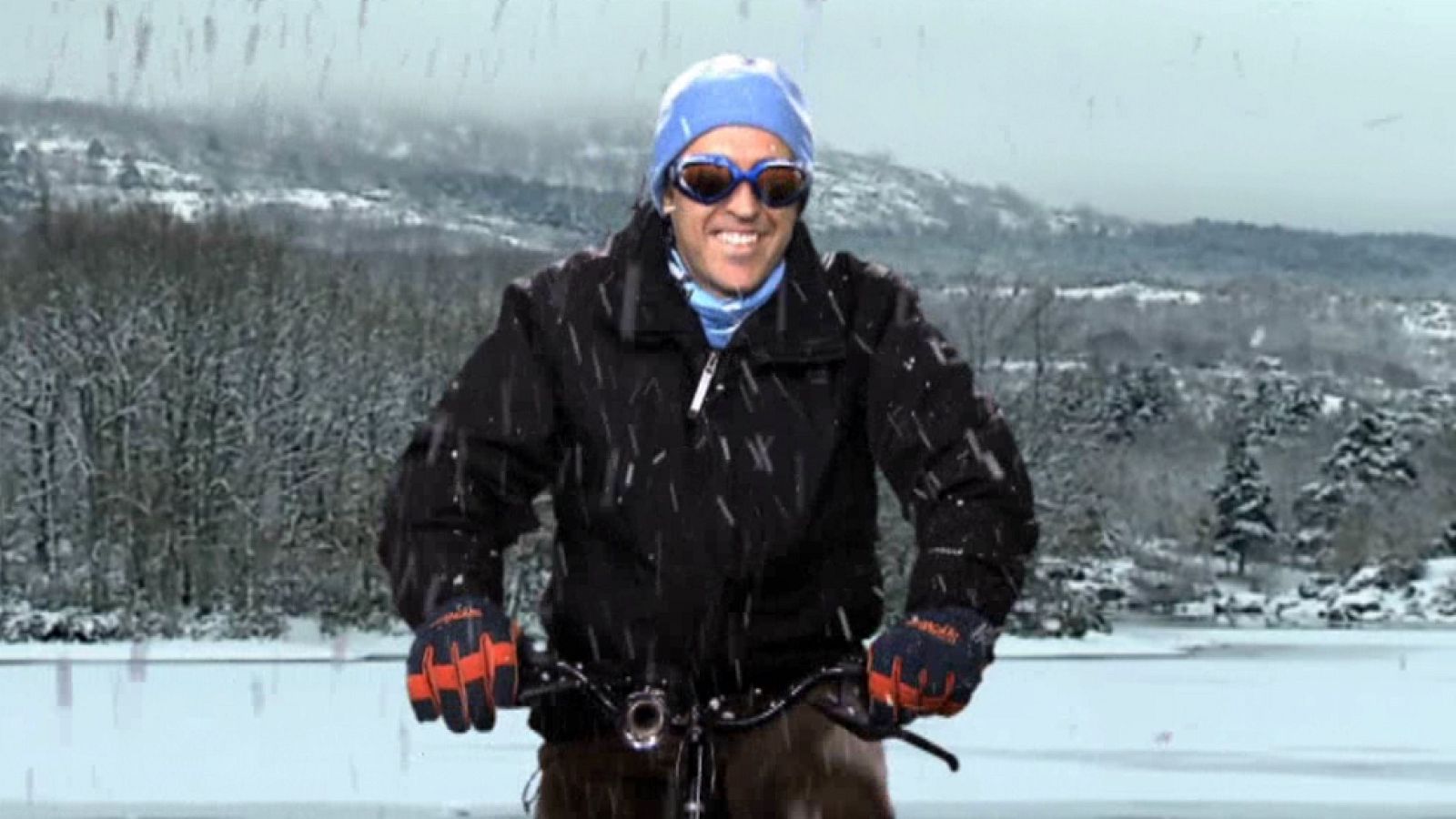 Jacob sobre ruedas en la nueva promoción de 'Aquí la Tierra'