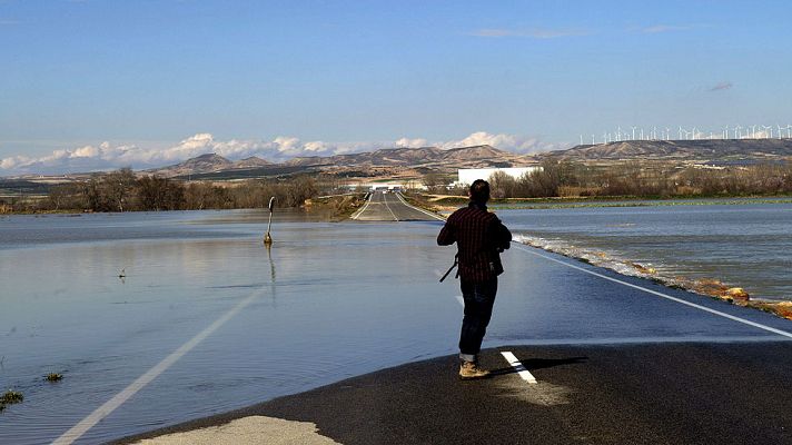 Telediario 1 - La crecida del Ebro anega 45.000 hectáreas