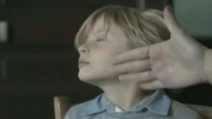 Telediario 1 - Save the children critica el bofetón