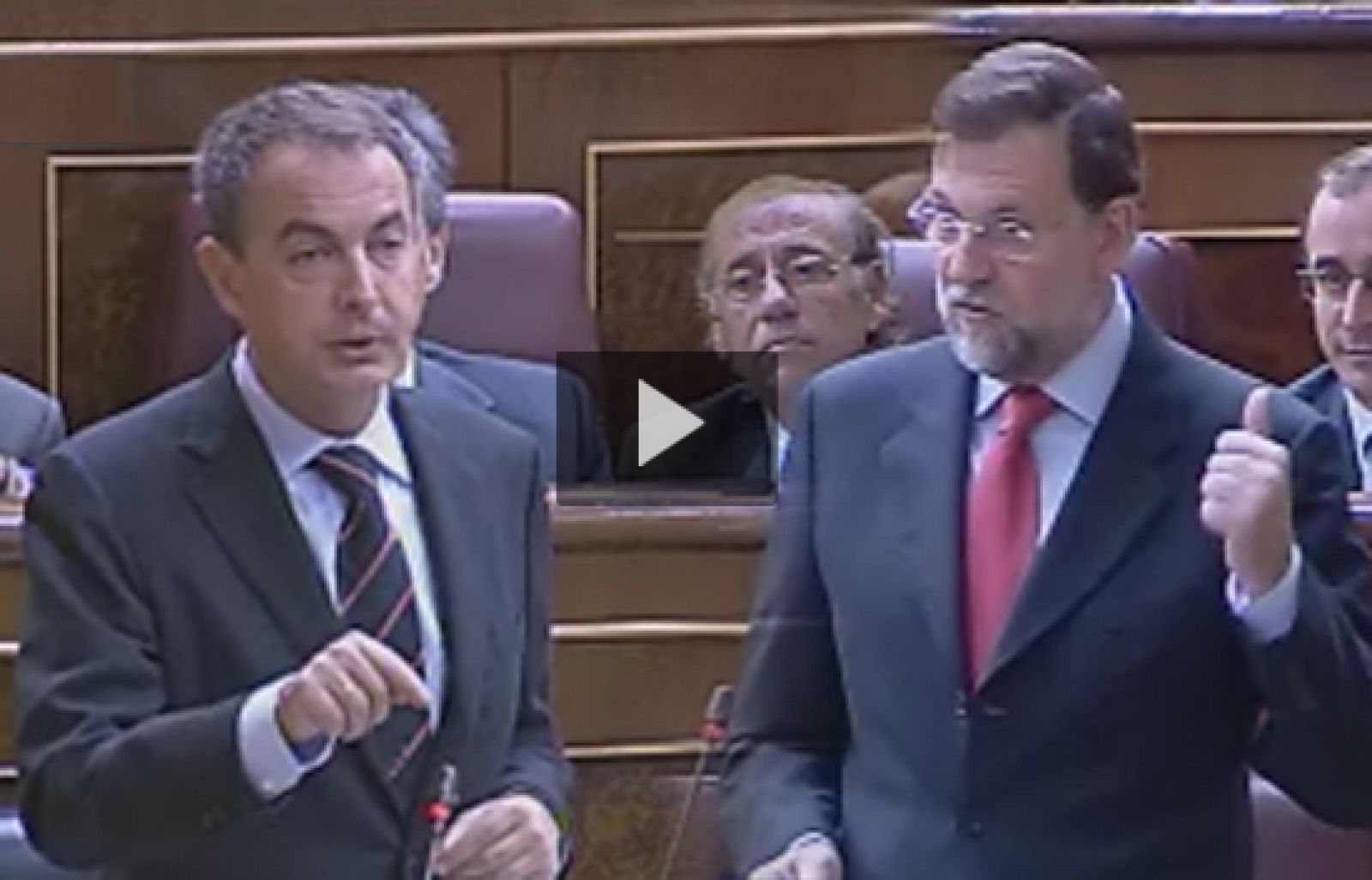 Rajoy le ha dicho a Zapatero que "su política económica es un fracaso" Zapatero se ha defendido recordando la creación de empleo de la anterior legislatura.