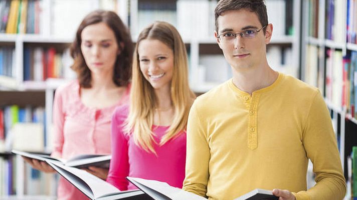 Telediario 1 - Según la OCDE los chicos sacan peores notas que las chicas