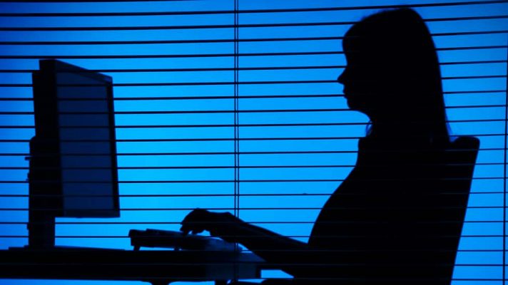 Telediario 1 - Reino Unido quiere reclutar a madres como espías