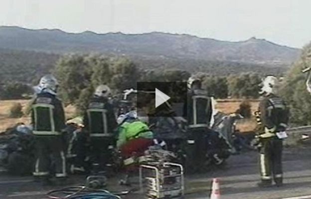  - Les aplasta un camión