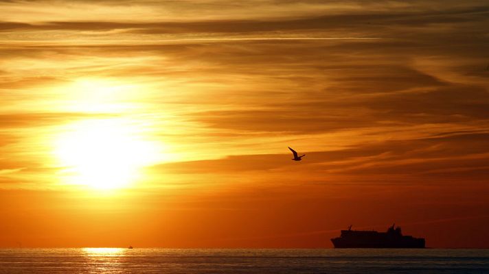 El tiempo - Nubes en levante, norte peninsular y Estrecho y despejado en el resto
