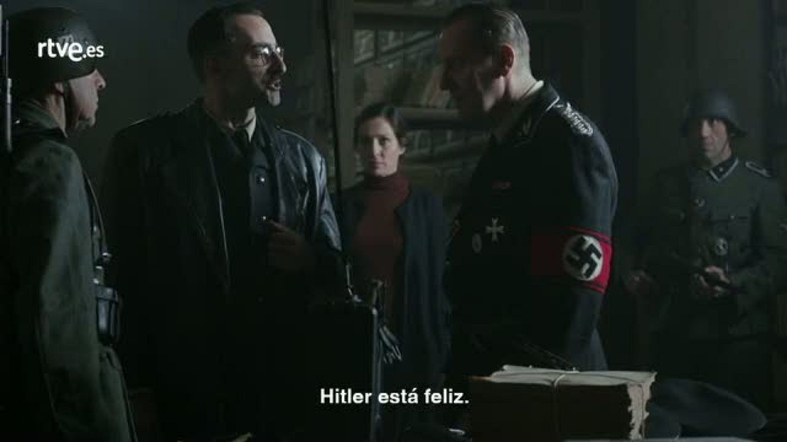 El Ministerio del Tiempo - Himmler tiene que ir al baño - El Ministerio del Tiempo | Ver