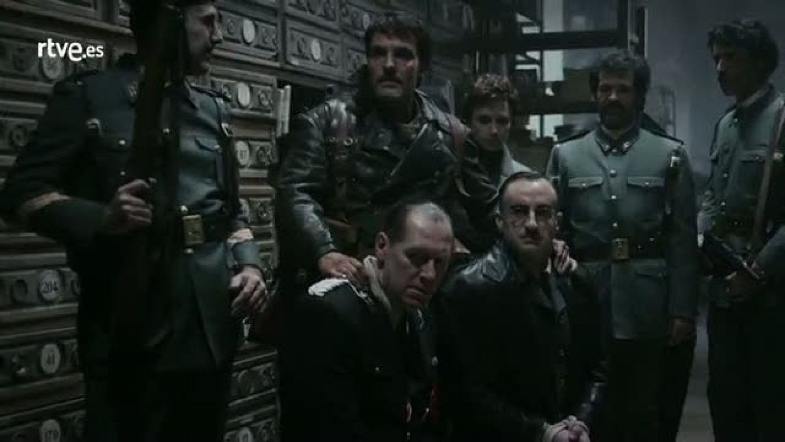 El Ministerio del Tiempo - ¿Ese tal Luis Aragonés es otro grande de España? | Ver