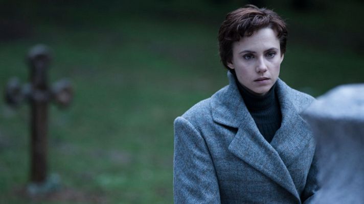 El Ministerio del Tiempo - Amelia Folch ante su tumba