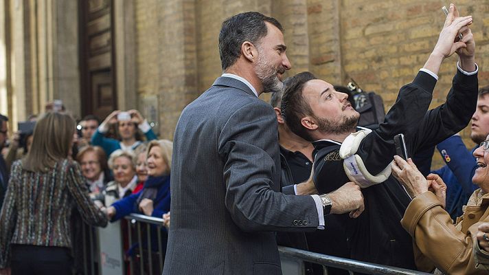 Telediario 1 - Los reyes se solidarizan con los afectados por la crecida del Ebro