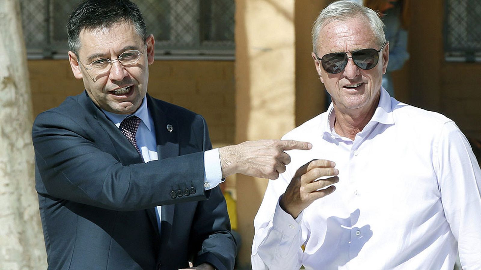 El presidente del Barcelona, Josep María Bartomeu, prefiere no lanzar las campanas al vuelo y pide prudencia pese al buen momento del equipo.