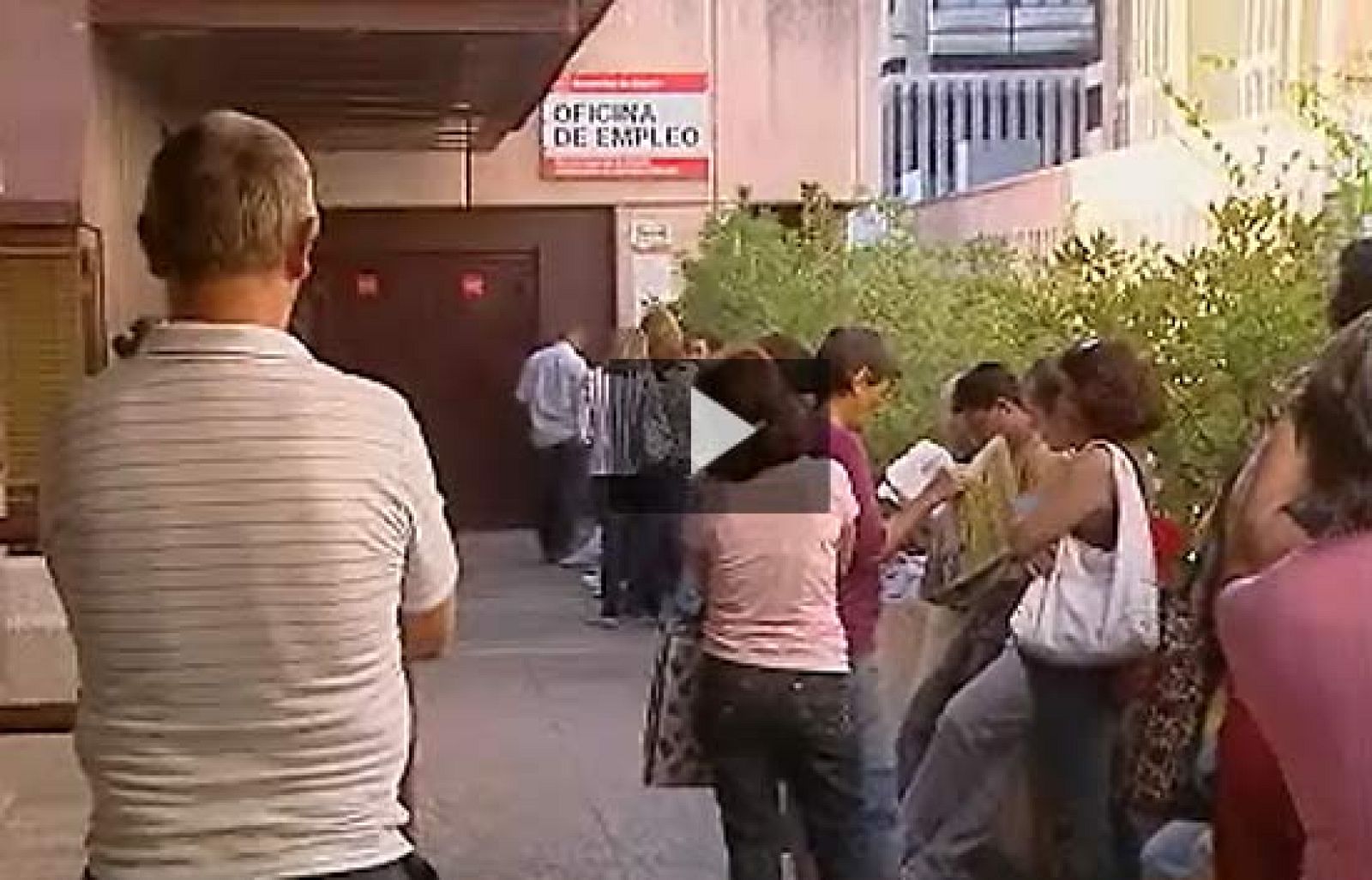 El paro ha subido en septiembre un 3,7% hasta los 2,6 millones de desempleados. Para ver una cifra tan negativa hay que remontarse hasta 1997.