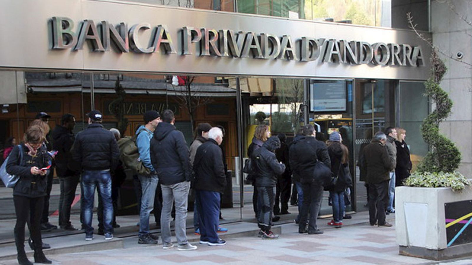 Telediario 2 en cuatro minutos - 16/03/15