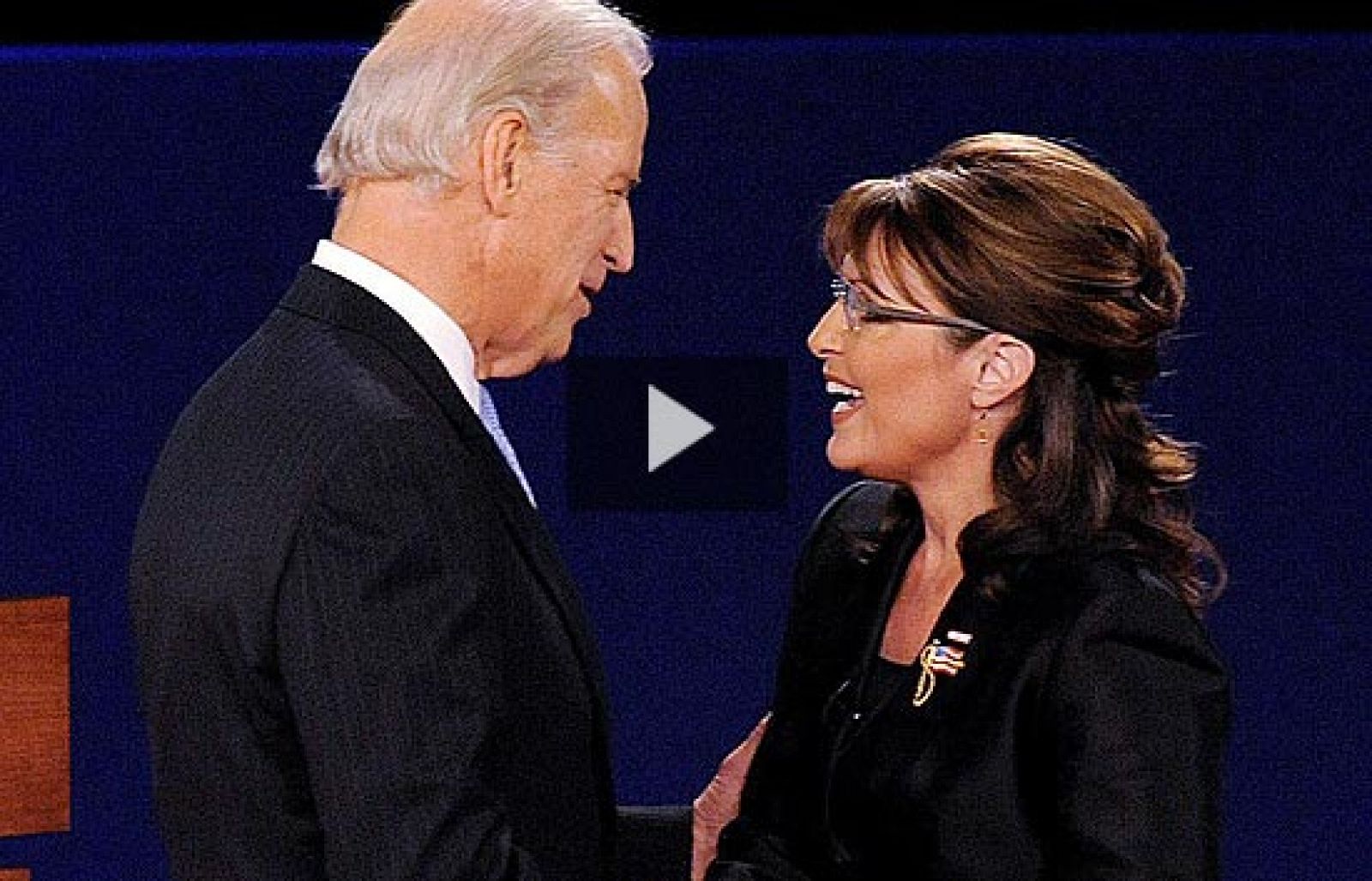 Instantes después de que la moderadora explicase las instrucciones del debate, Palin y Biden se han estrechado la mano y se han intercambiado un educado "nice to meet you" (encantado de conocerte).