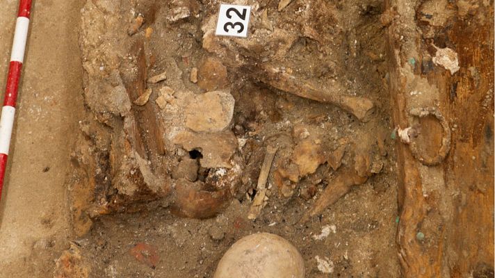 Telediario 1 - Localizados parte de los restos de Cervantes en el convento de las Trinitarias de Madrid