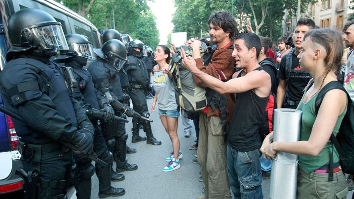Telediario 1 - Condena a tres años de cárcel por el asedio al Parlament