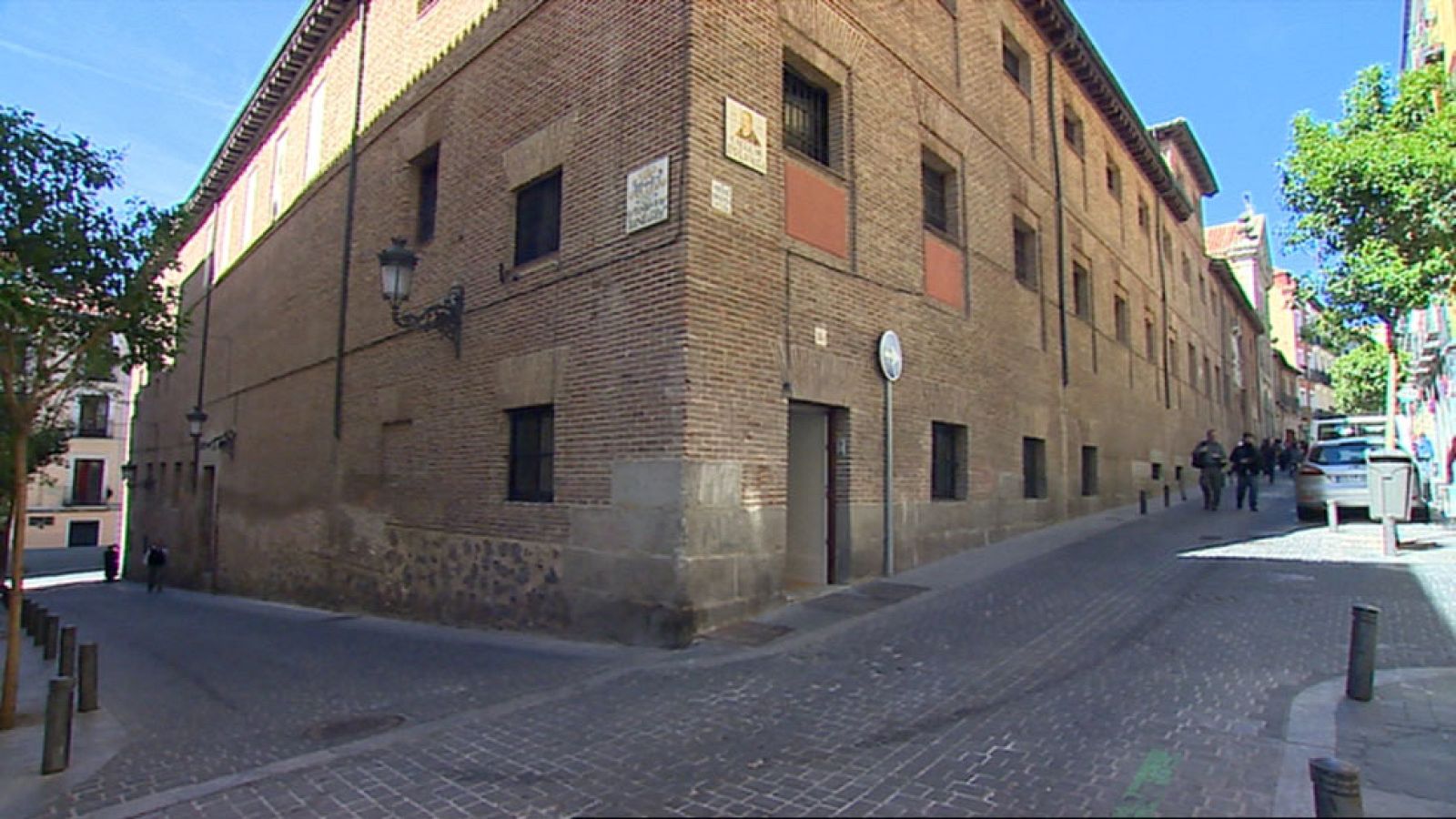 La vida sigue su curso en el Barrio de las Letras tras la búsqueda de los restos de Cervantes