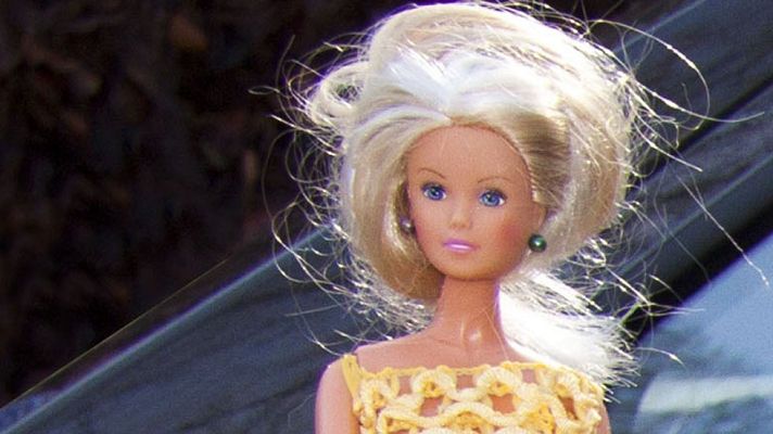 Telediario 1 - Una Barbie abre el debate sobre la privacidad