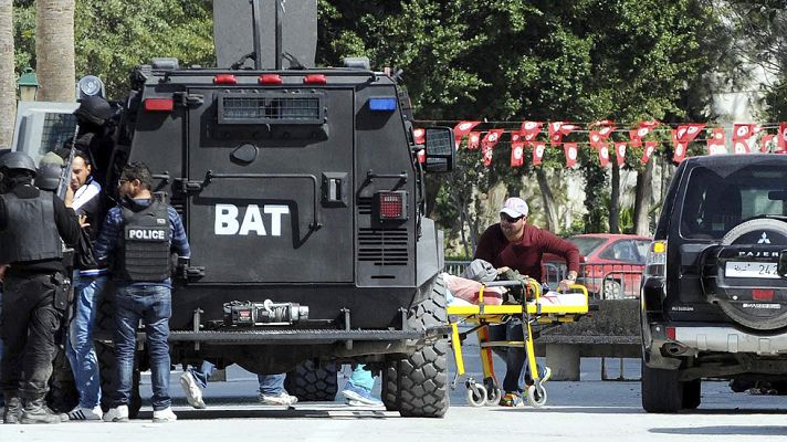 Telediario 1 - Al menos 22 muertos, entre ellos dos españoles, en un ataque terrorista en un museo en Túnez