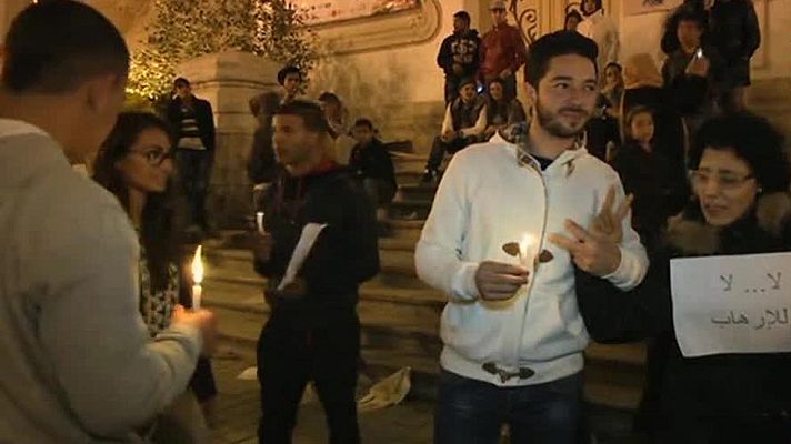 Telediario 1 - Vigilia en Túnez por las víctimas del atentado