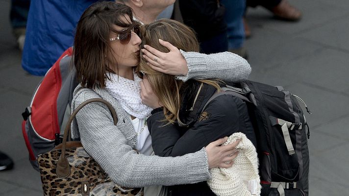 Informativo 24h - Regresan a España los supervivientes de Túnez: "Estamos vivos de milagro"